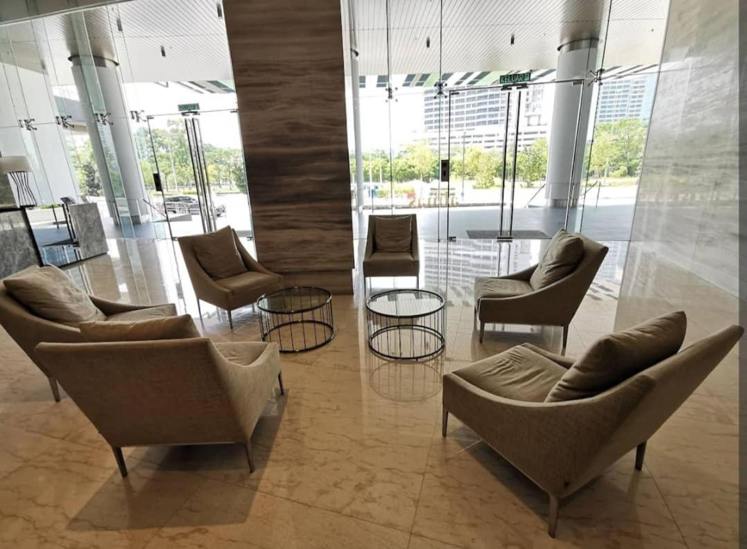 Almas Suites Poolview Netflix 100Mbps Bystay 努沙再也 外观 照片