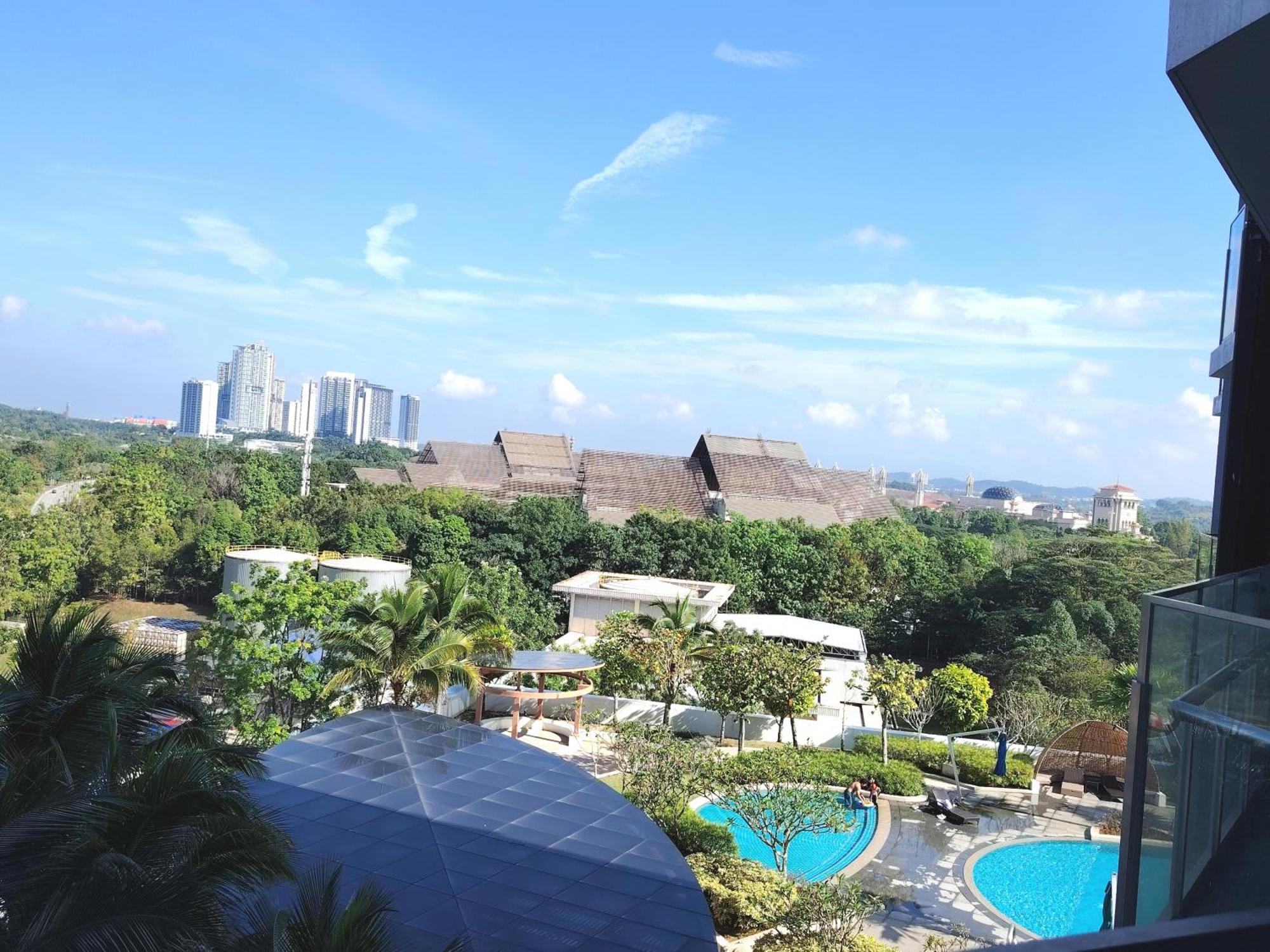 Almas Suites Poolview Netflix 100Mbps Bystay 努沙再也 外观 照片